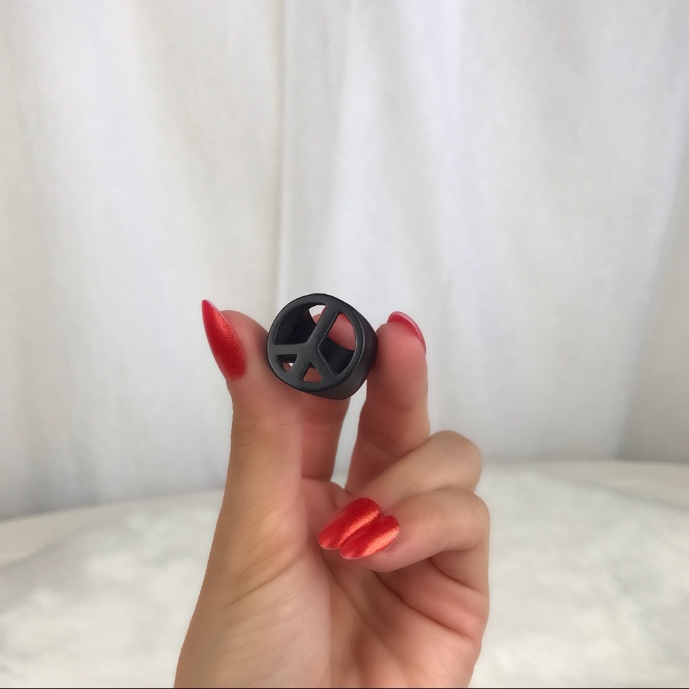 🚫SOLD🚫 Black Peace Sign Metal Ring Size 6 or - Picture 3 of 14
